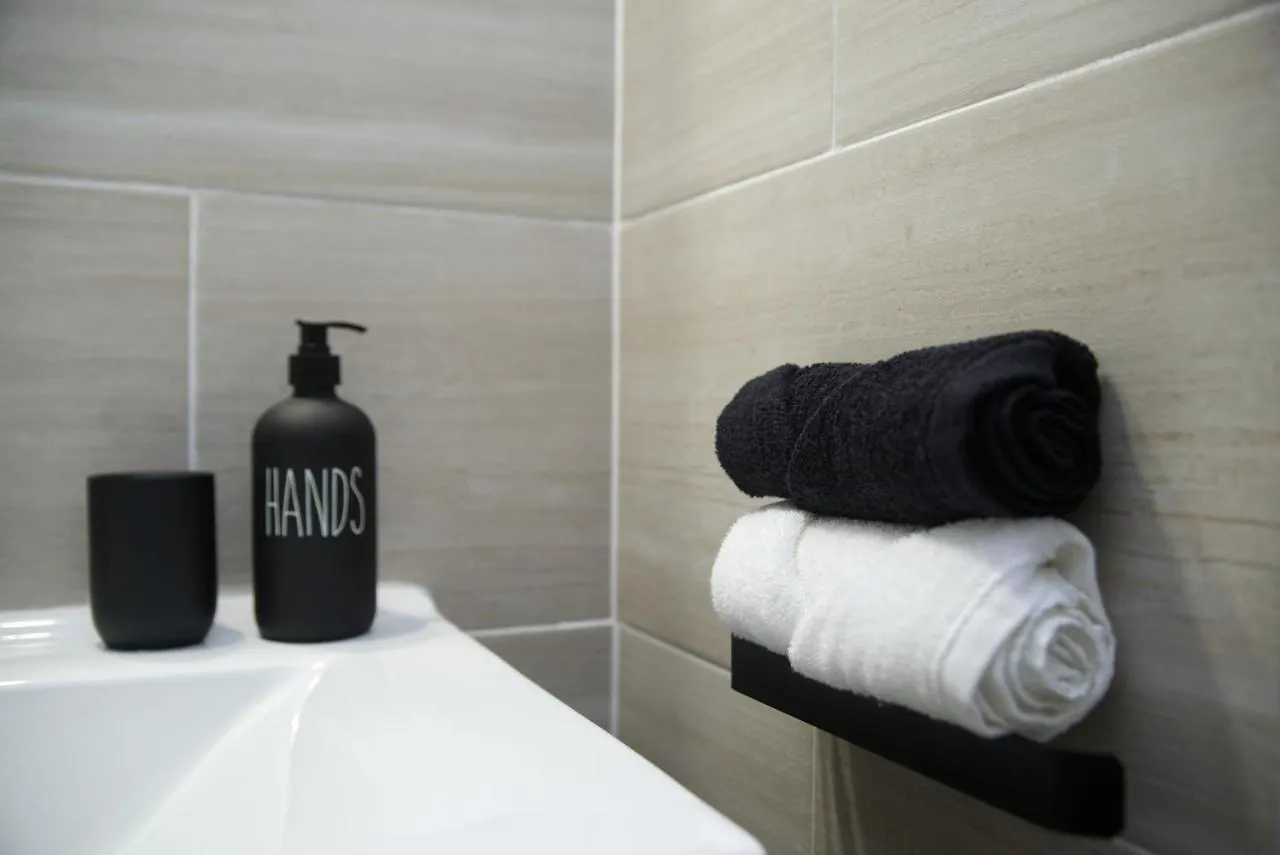 Arouca The Cozy Condo - A Modern Retreat דירה